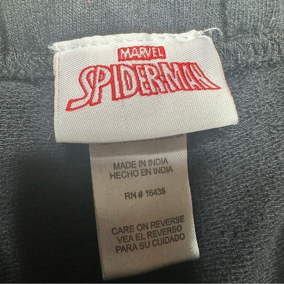 Marvel Spider-Man Shorts Black & Red Size 5 - Picture 5 of 16